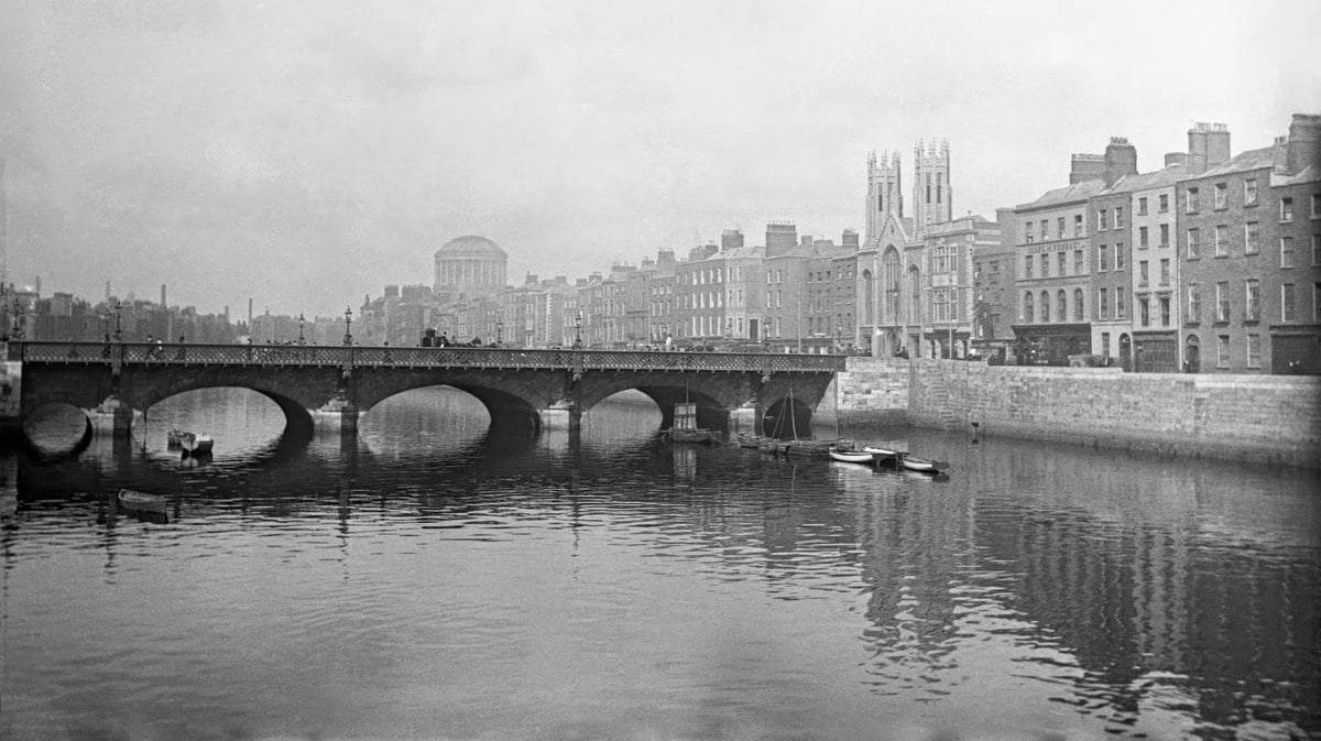Swords Under Floorboards: House of Read