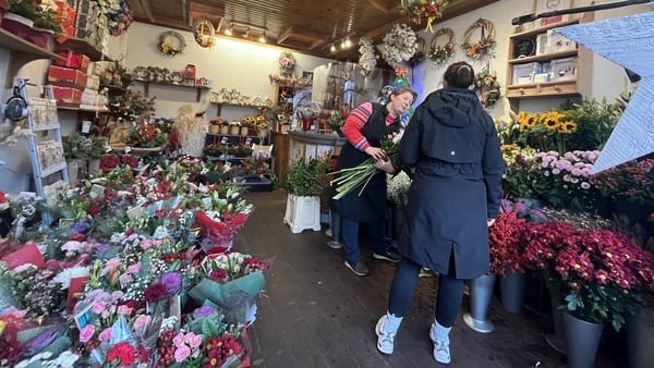Photo show Audrey Healy working in her flower shop