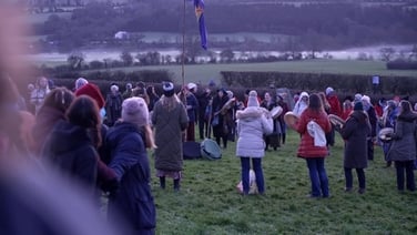 Crowds gather at Newgrange to celebrate Winter Solstice