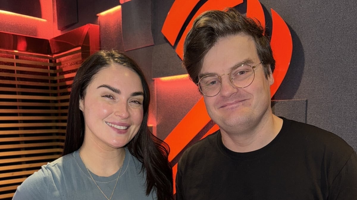 Brian Lloyd - Paramount vs Netflix for Warner Bros