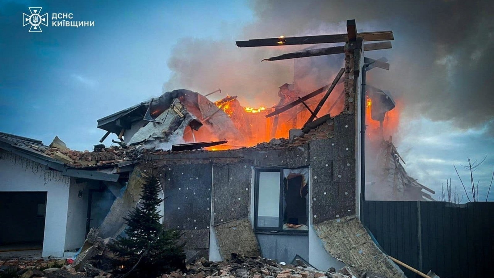 Child among 3 dead in 'massive' Russian strike on Ukraine