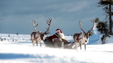 Santa Claus due in Ireland soon after departing North Pole
