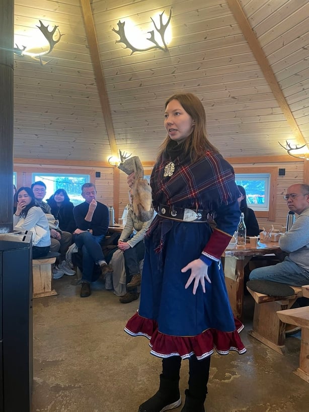 Mooney Goes Wild - Reindeer