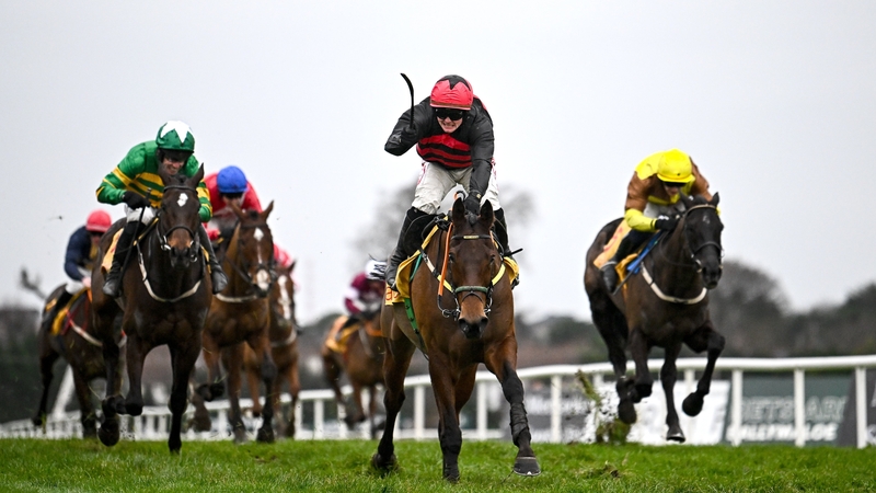28 December 2025; Affordale Fury, centre, with Sam Ewing up, on their way to winning the Savills Steeplechase during day three of the Leopardstown Christmas Festival at Leopardstown Racecourse in Dublin. Photo by Seb Daly/Sportsfile