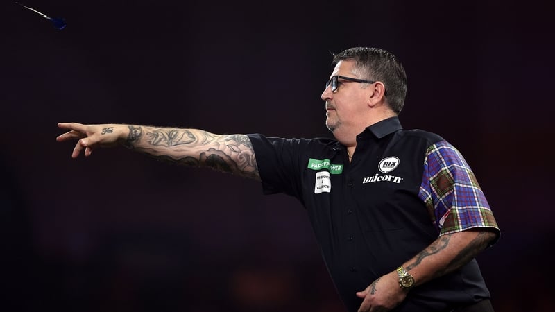 Gary Anderson edged a classic against Jermaine Wattimena