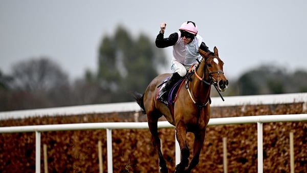 28 December 2025; Teahupoo, with Jack Kennedy up, on their way to winning the Christmas Hurdle during day three of the Leopardstown Christmas Festival at Leopardstown Racecourse in Dublin. Photo by Seb Daly/Sportsfile