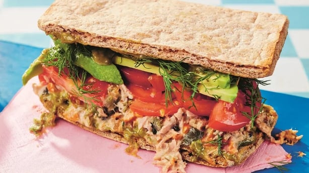 Spicy tuna pitta
