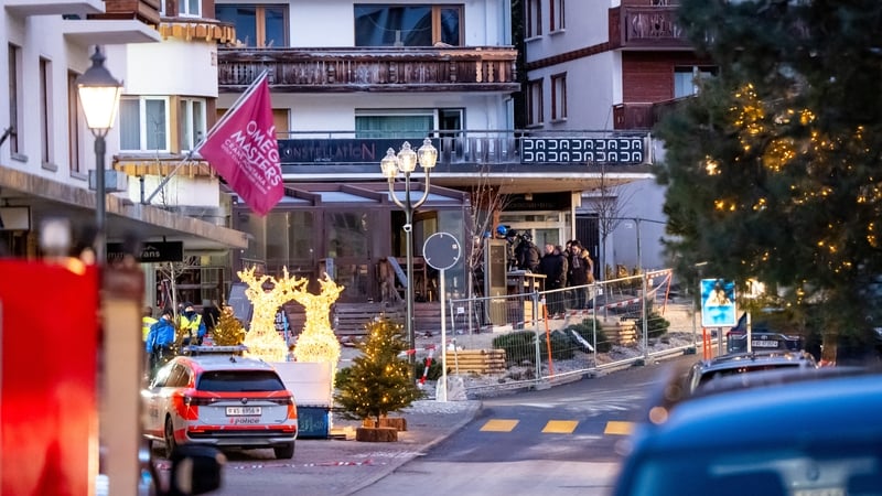 Láthair na tubaiste i mbaile Crans-Montana in iardheisceart na hEilvéise