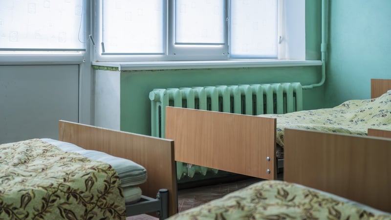 An líon daoine gan dídean méadaithe gach aon mhí le haon mhí dhéag