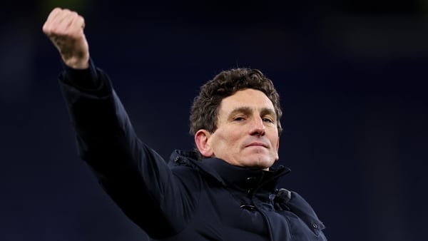 Keith Andrews, Manager of Brentford, acknowledges the fans after the Premier League match between Everton and Brentford at Hill Dickinson Stadium on January 04, 2026 in Liverpool, England.