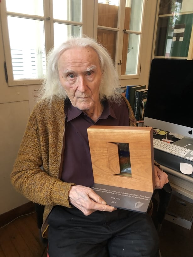 Fritz Senn with his Presidential Distinguished Service Award