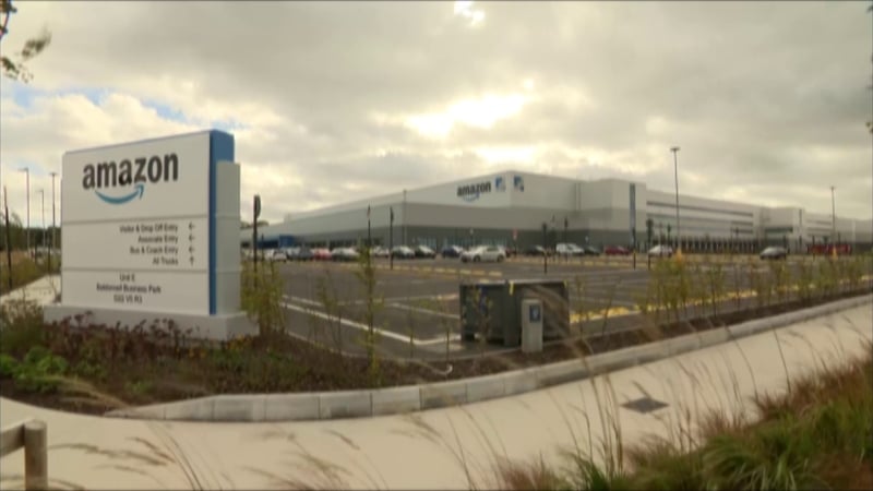 Mórionad Amazon i mBaile Dhónaill in iardheisceart Chontae Bhaile Átha Cliath