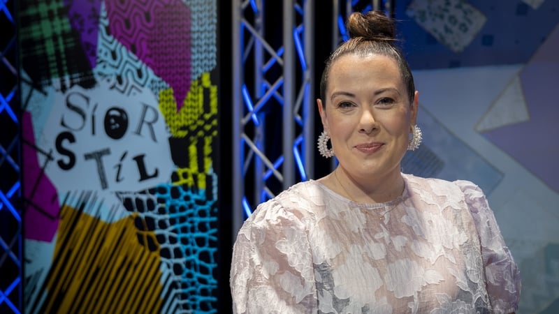 Sinéad Ní Uallacháin, láithreoir Síorstíl.