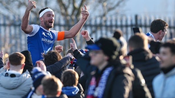 Macclesfield's English midfielder #06 Paul Dawson 