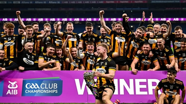 Kilbrittain captain Philip Wall celebrates with the cup after his sides victory in the AIB GAA Hurling All-Ireland Junior Club Championship final between Easkey of Sligo and Kilbrittain of Cork at Croke Park in Dublin. Photo by Piaras Ó Mídheach/Sportsfile 