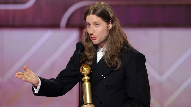 Ludwig Göransson accepts his Golden Globe for Best Original Score