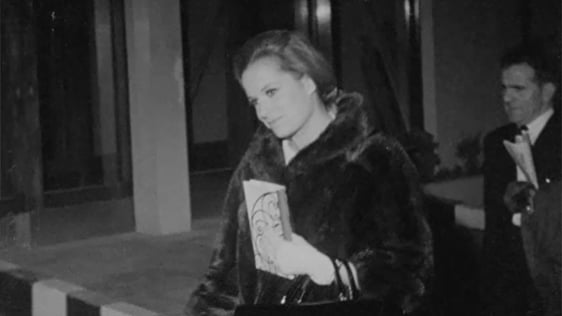 Italian actress Luciana Paluzzi arrives at Dublin Airport in 1966.