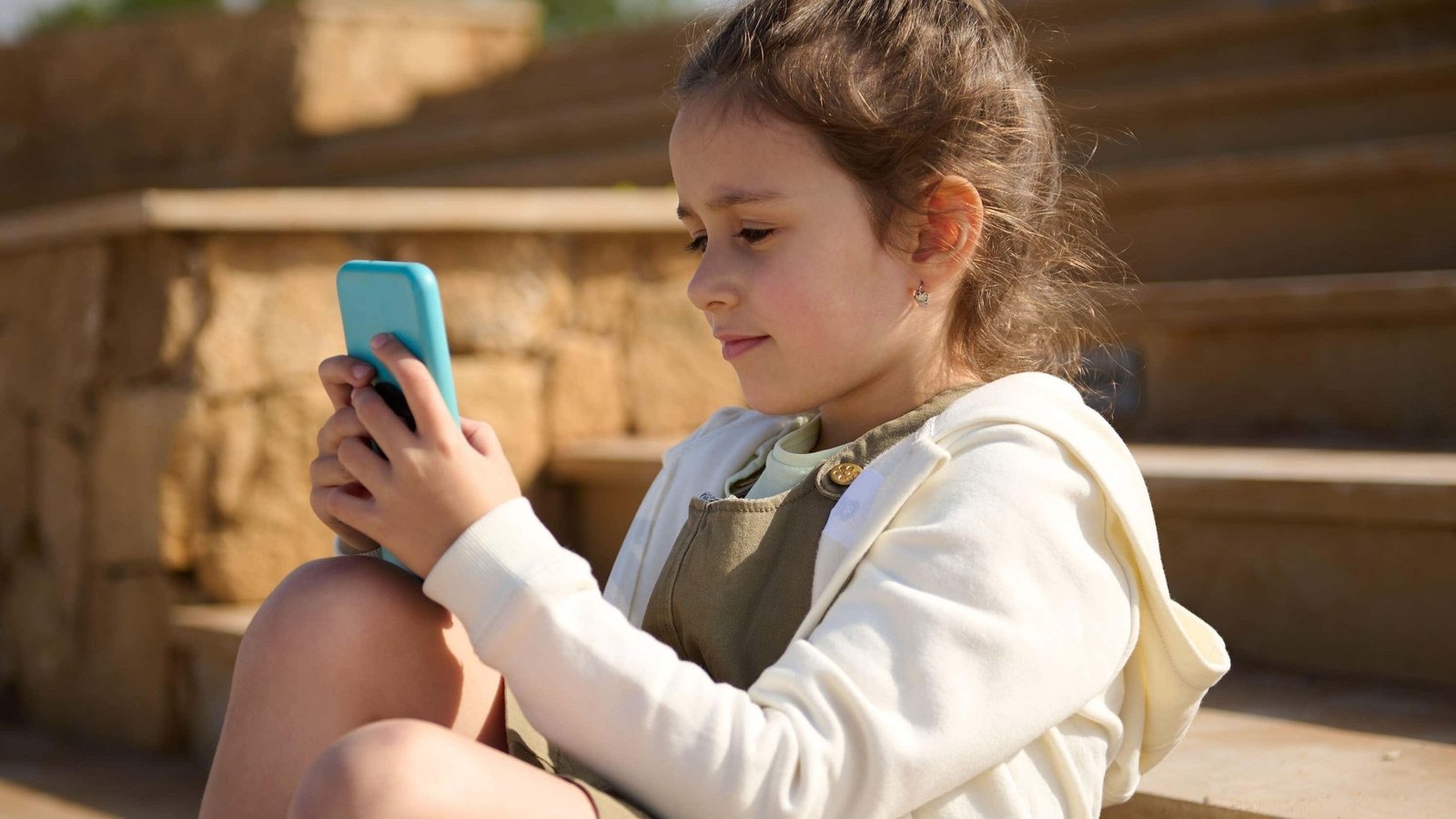 5 things too much screen time could do to your child's brain