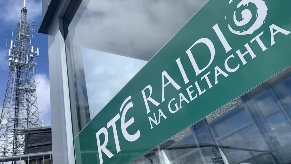 Ally Nic Cearáin, Baile Muineacháin & Ríona Ní Mhainín, Ros Muc 