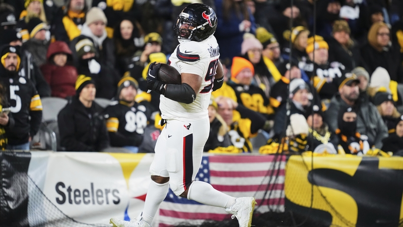 Sheldon Rankins scores a touchdown for the Houston Texans against the Pittsburgh Steelers
