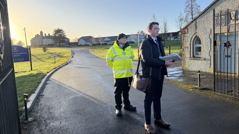 Enoch Burke arrived outside the school in Westmeath around 9.20am this morning