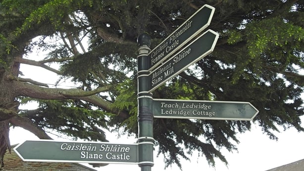  A signpost in Slane, County Meath 