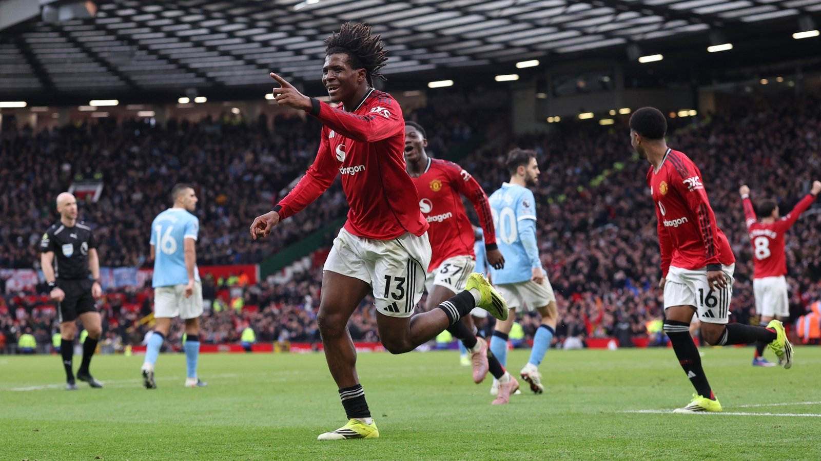 United claim bragging rights in Manchester derby