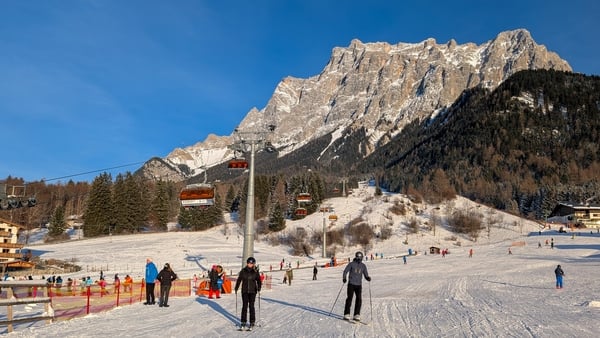 The ski area of the Ehrwalder Wettersteinbahnen is active with ski teaching and ski school lessons in Austria