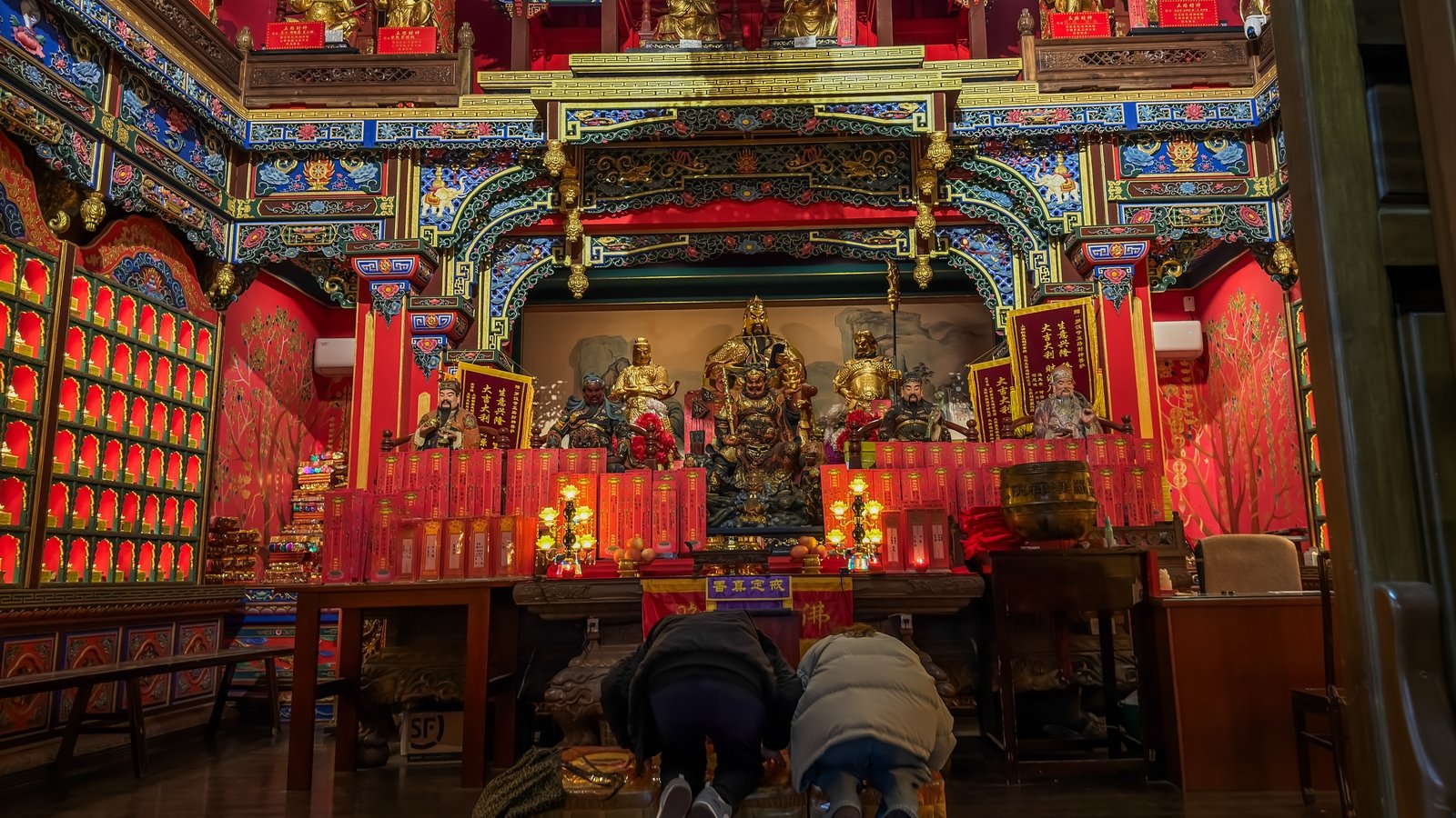 China's Buddha artisans carve out living from dying trade