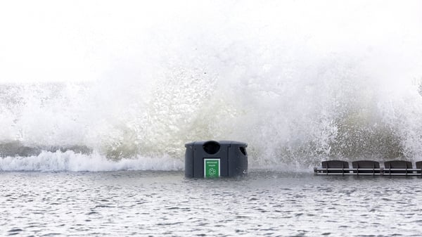 Waves overtopping at Clontarf in Dublin