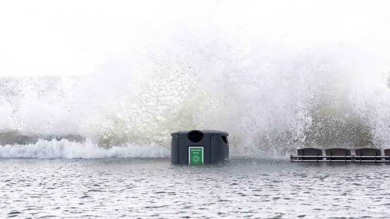 Waves overtopping at Clontarf in Dublin earlier today