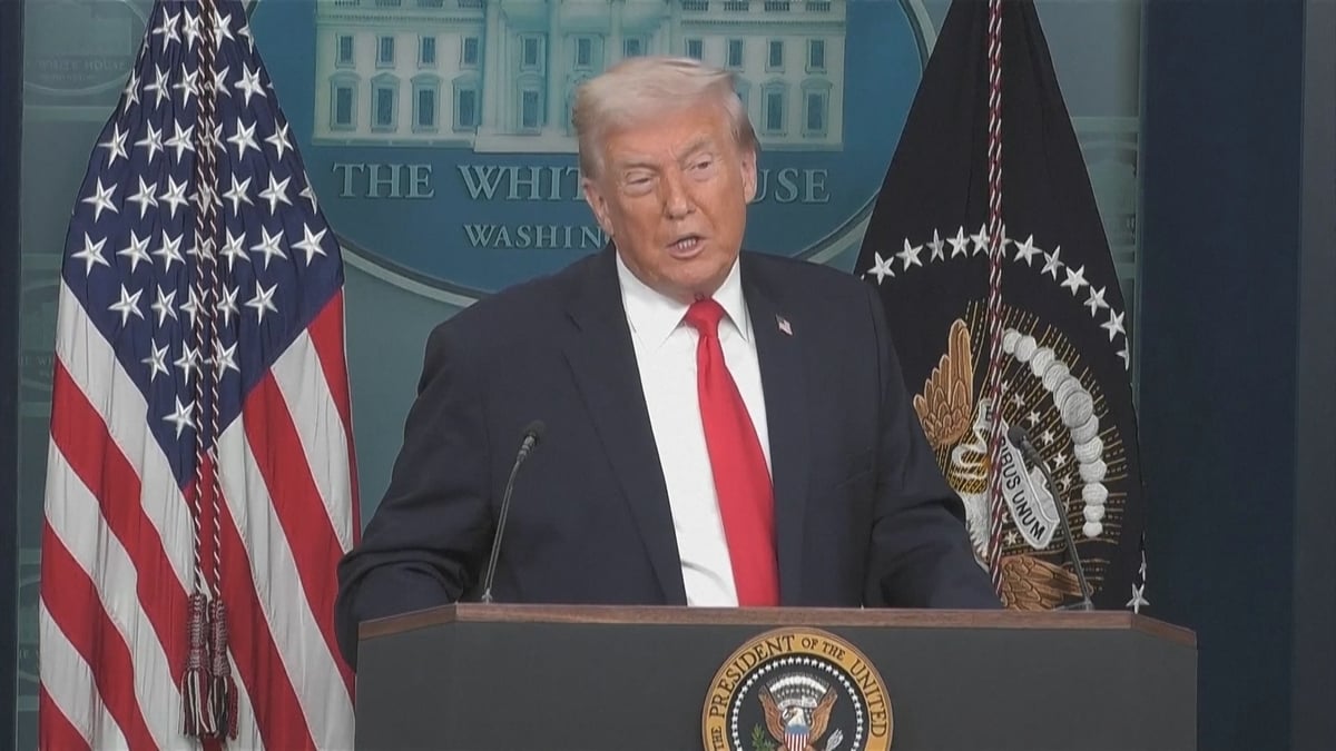 Diarmuid Mac Suibhne, Tráchtaire ar chúrsaí polaitíochta na Stáit Aontaithe.