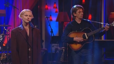 Jessie Buckley and Bernard Butler perform For All Our Days That Tear The Heart