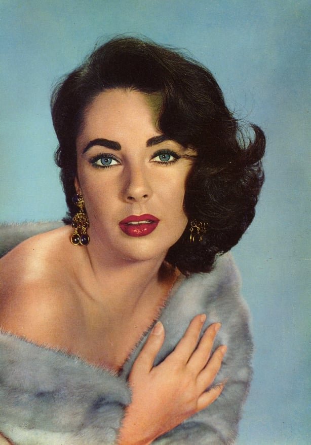 A press photo of Elizabeth Taylor