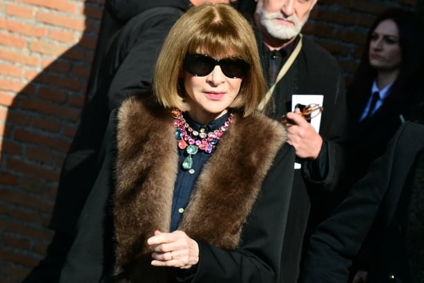 British-US fashion editor Anna Wintour leaves the funeral ceremony for the late Italian fashion designer Valentino Gavarani at the Basilic of Santa Maria degli Angeli e dei Martiri, in Rome on January 23, 2026. (Photo by Stefano RELLANDINI / AFP)