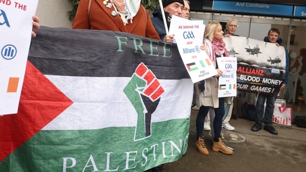 Allianz Protest-5_90741771 ROLLING NEWS