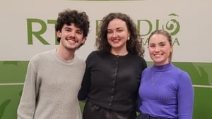 Séadna Ó Domhnaill, Rhiann Fleming agus Sinéad Ní Chuinn, painéal na seachtaine. show image
