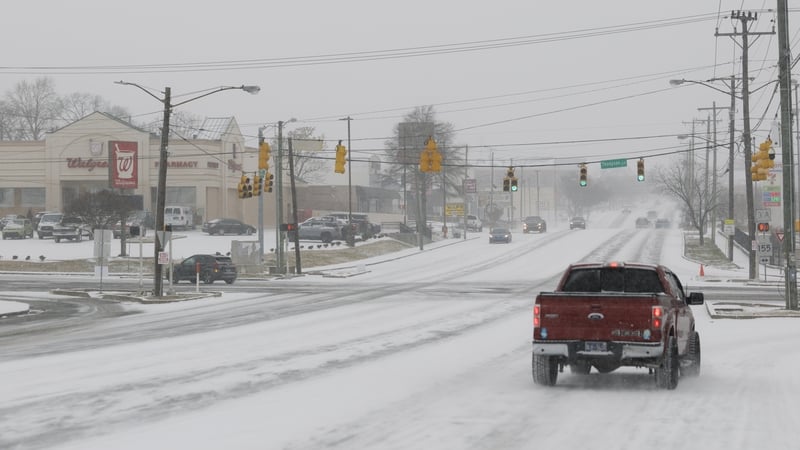 Snow begins to collect on Nolensville Pike in Nashville, Tennessee