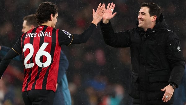 BOURNEMOUTH, ENGLAND - JANUARY 24: Bournemouth Manager Andoni Iraola celebrates the 3-2 win with Enes Unal during the Premier League match between Bournemouth and Liverpool at Vitality Stadium on January 24, 2026 in Bournemouth, England. (Photo by Shaun B