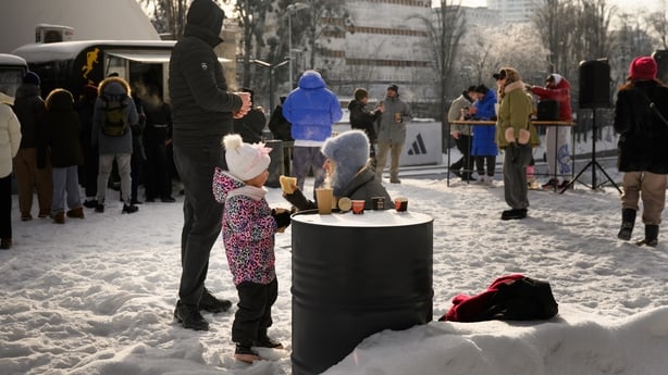 Food and tea are distributed to help people warm up 