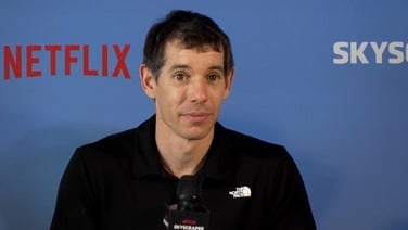US climber Alex Honnold scales Taiwan skyscraper