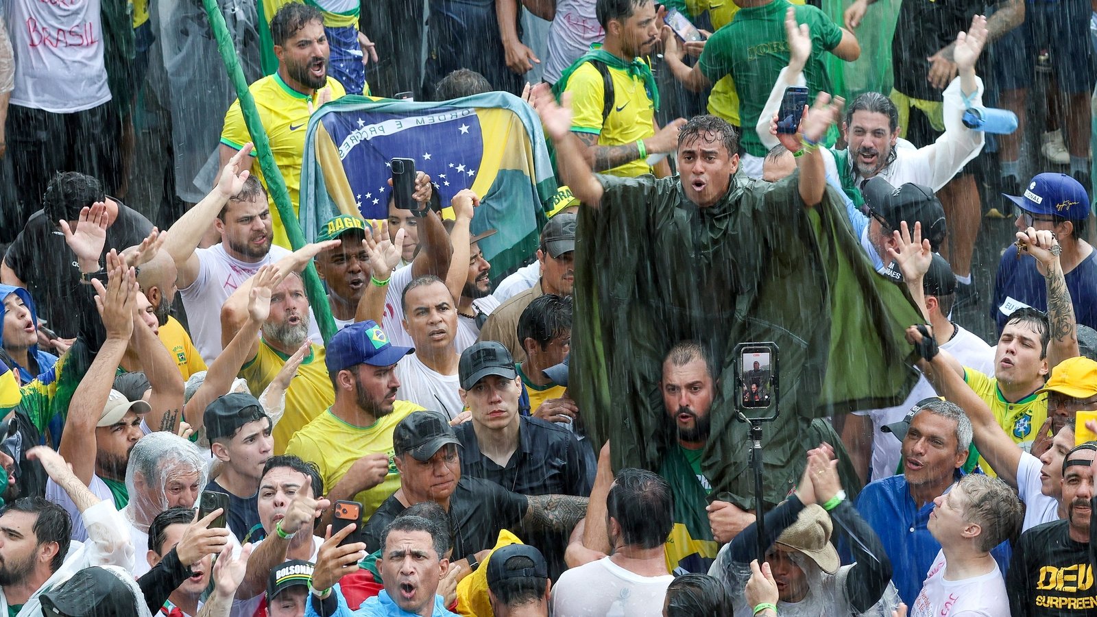 89 people injured in lightning strike at Bolsonaro rally