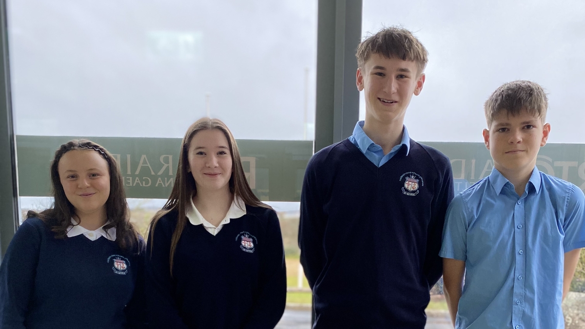 Diarmuid Mac Réamaoinn & Clíodhna Ní Neachtain & Cuán Canny, ó Choláiste Chroí Mhuire.