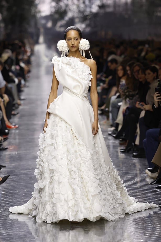 PARIS, FRANCE - JANUARY 26: (EDITORIAL USE ONLY - For Non-Editorial use please seek approval from Fashion House) A model walks the runway during the Christian Dior Haute Couture Week Spring/Summer 2026 show as part of Paris Fashion Week on January 26, 2026 in Paris, France. (Photo by Estrop/Getty Im