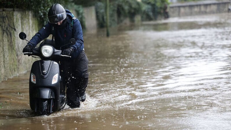 Ag treabhadh ar aghaidh i mBaile Átha Cliath