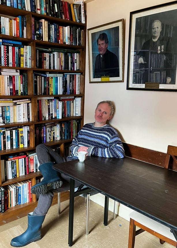 Reluctant bob and the lonely lovers