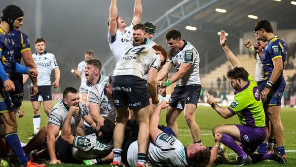 Connacht players celebrate after Oisin McCormack scored a try during the United Rugby Championship match between Zebre and Connacht at Stadio Sergio Lanfranchi in Parma
