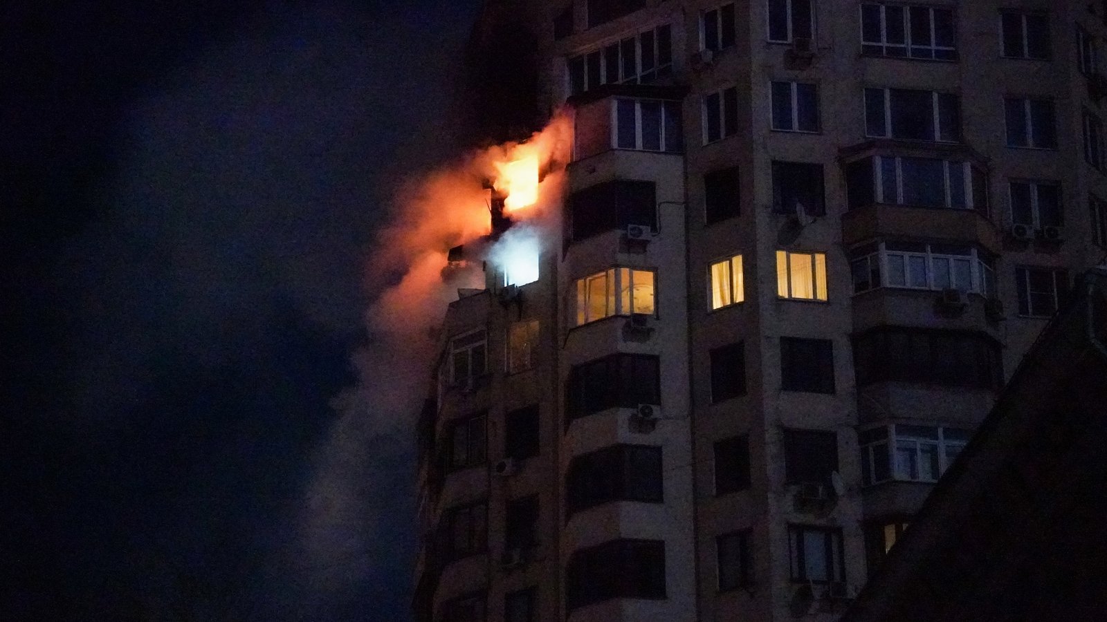 Ukrainian cities struck by Russia in fresh strikes