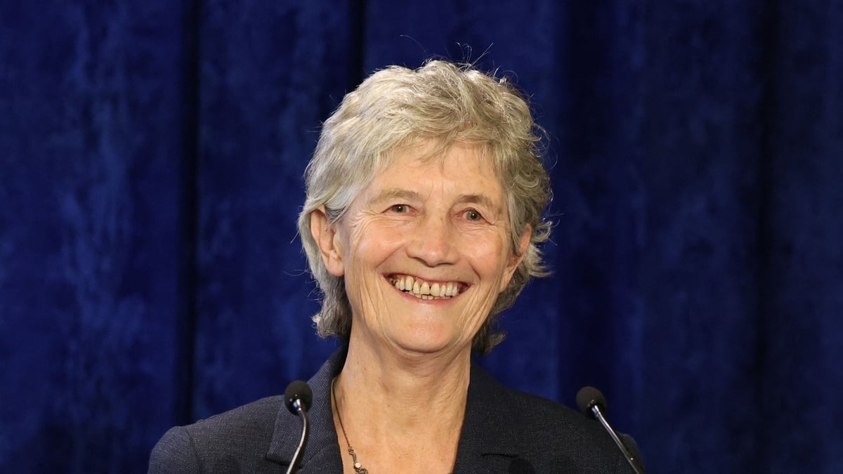 Fíona de Búis agus Uachtarán na hÉireann, Catherine Connolly