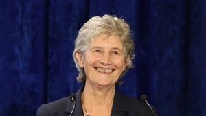 Fíona de Búis agus Uachtarán na hÉireann, Catherine Connolly show image